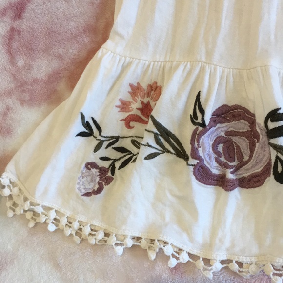 Exhilaration Ivory Floral Cuff Peasant Top Resale, Size Small Embroidered Floral - Picture 8 of 16